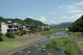 温泉川