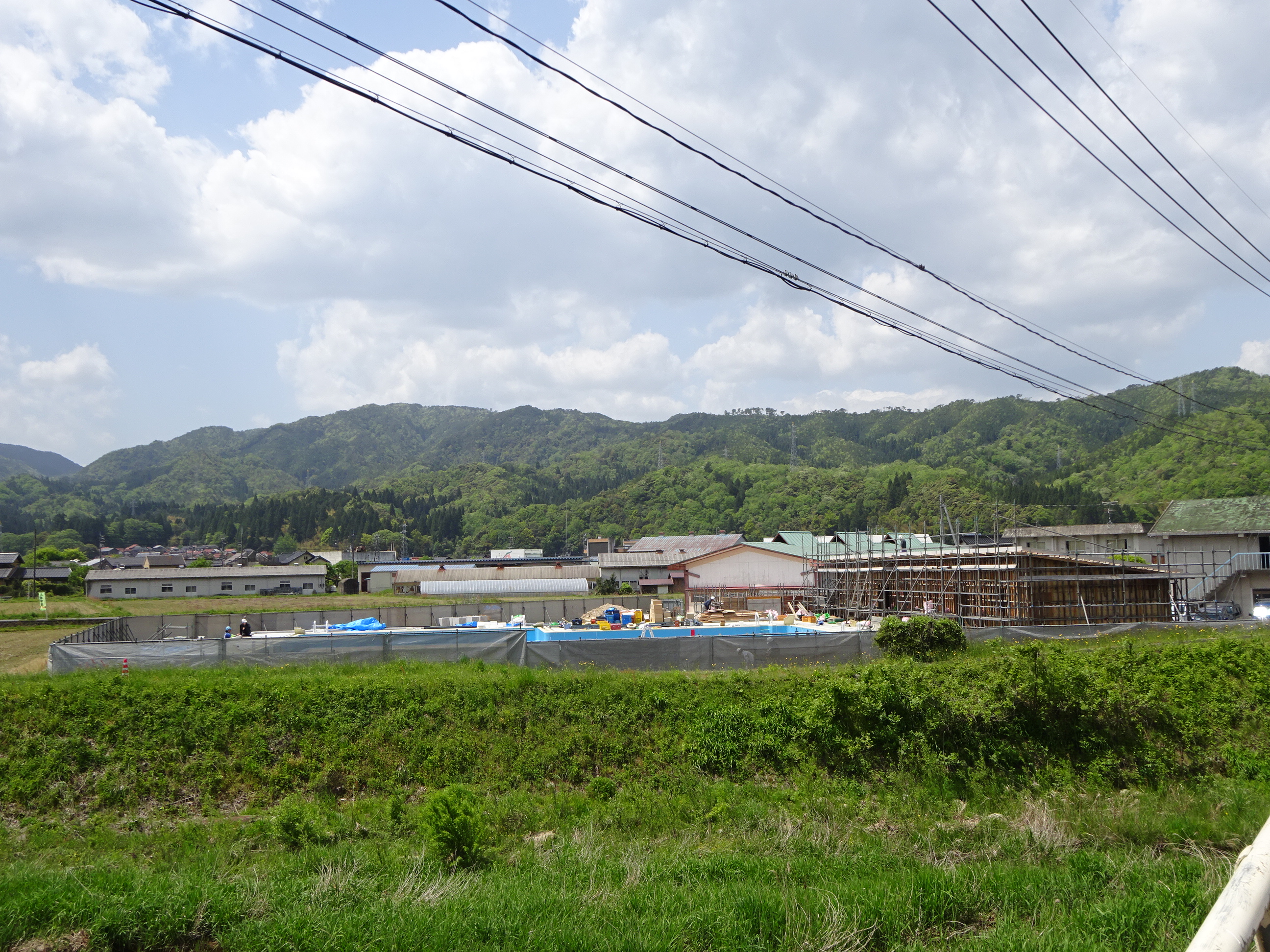 20230501三朝小中学校プール工事状況（北東より）①
